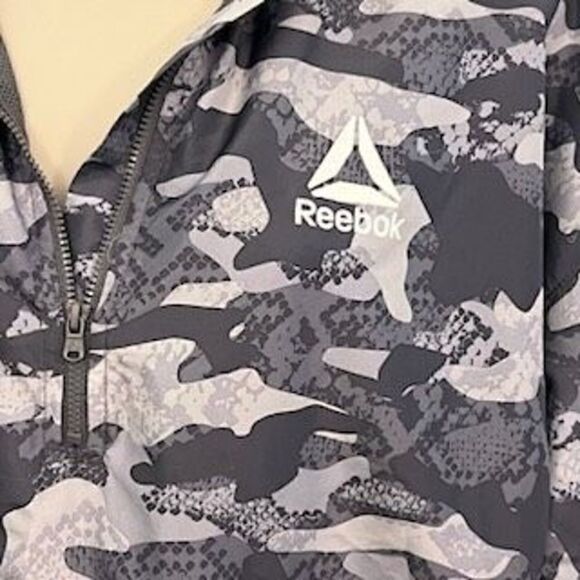 Reebok Dark and light gray camo. Lightweight. Size Small - Picture 7 of 8